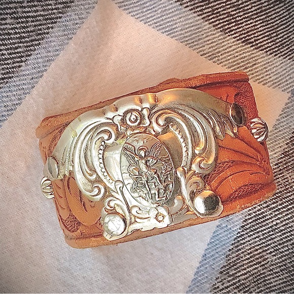 Leather cuff , adjustable - Picture 9 of 10